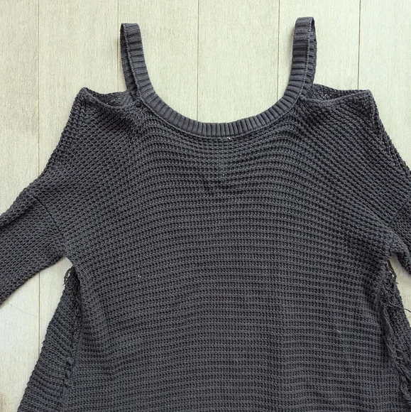 Free People Black cold shoulder slouchy sweater tunic size XS - Picture 12 of 13